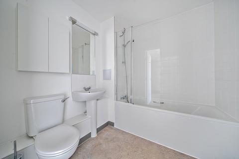 2 bedroom flat to rent, Cambridge Road, Barking, IG11