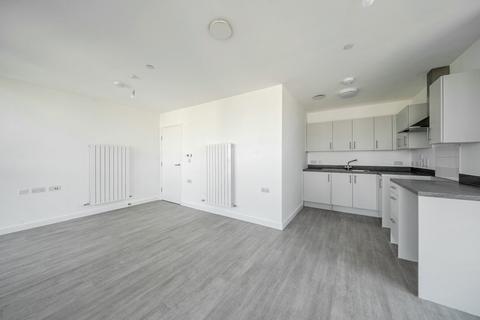 2 bedroom flat to rent, Cambridge Road, Barking, IG11