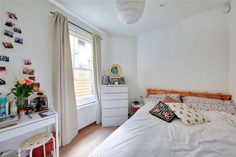 3 bedroom maisonette to rent, Nevis Road, SW17