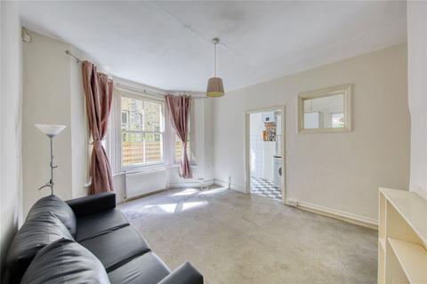 3 bedroom maisonette to rent, Nevis Road, SW17