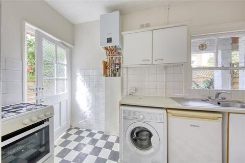 3 bedroom maisonette to rent, Nevis Road, SW17