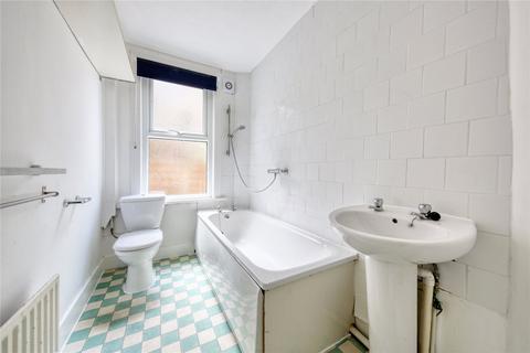 3 bedroom maisonette to rent, Nevis Road, SW17