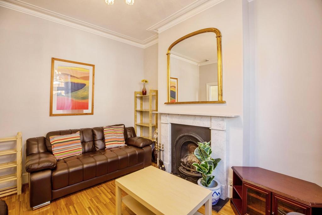 House in London - View 5
