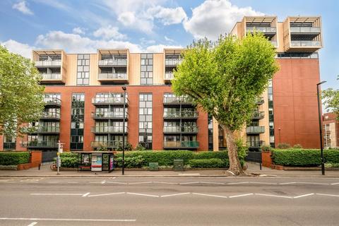 2 bedroom flat for sale, London Road, Isleworth TW7