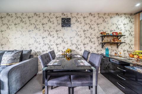 2 bedroom flat for sale, London Road, Isleworth TW7