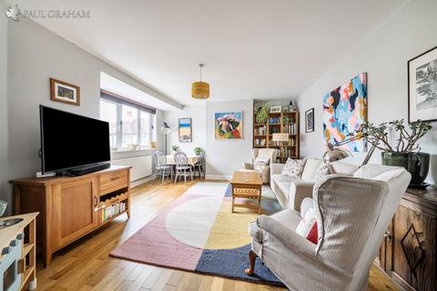 3 bedroom apartment for sale, Lavender Close, Carshalton