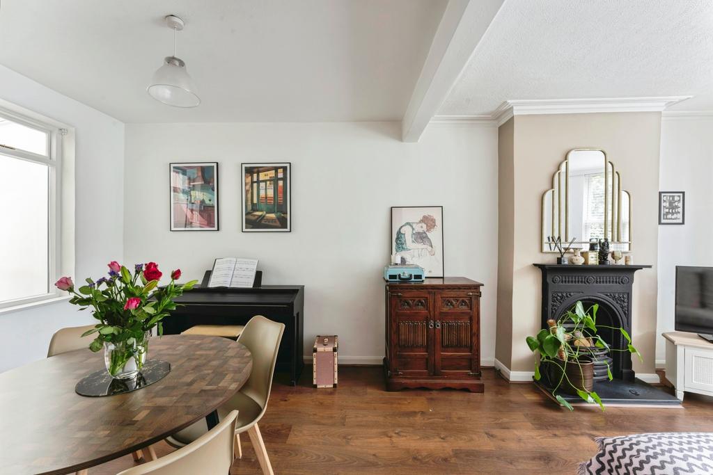 Dining room, fireplace