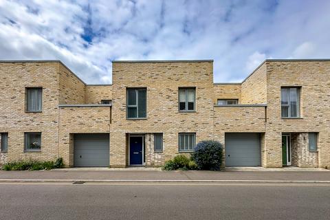 3 bedroom terraced house to rent, Headly Street, Cambridge CB1