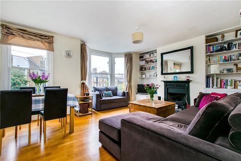2 bedroom flat to rent, Ravenslea Road, London SW12