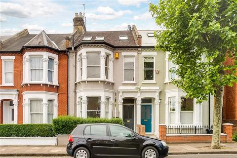2 bedroom flat to rent, Ravenslea Road, London SW12