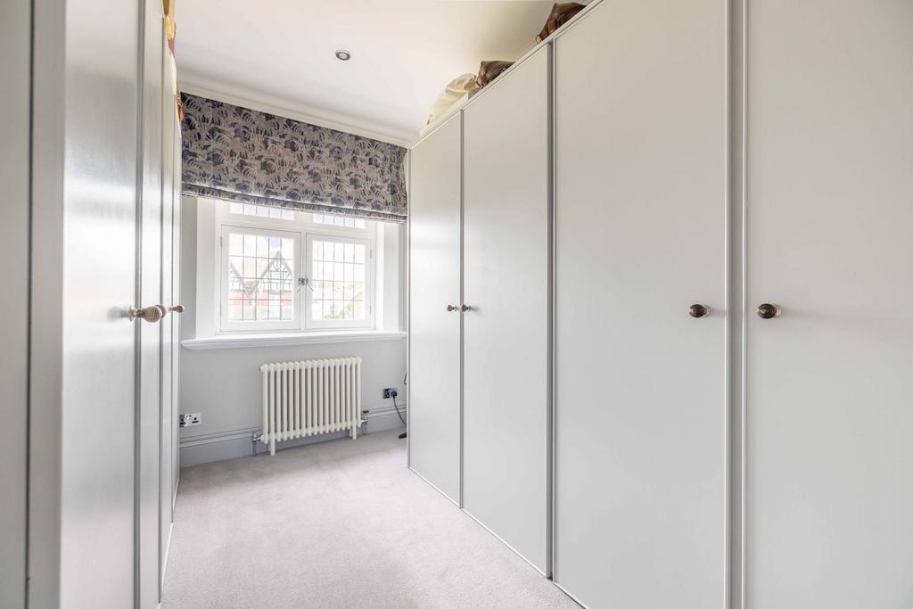 Walk-in wardrobe