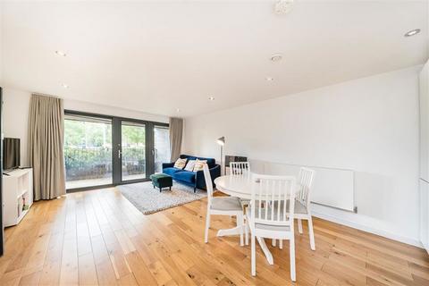 2 bedroom flat for sale, Offenham Road, London SW9