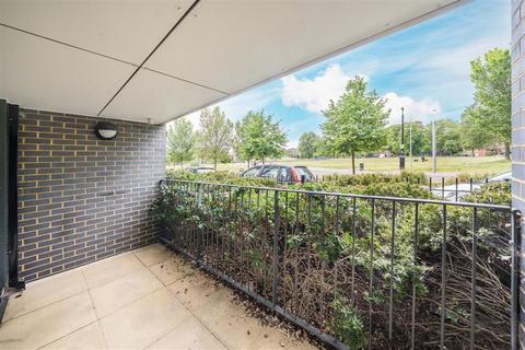 2 bedroom flat for sale, Offenham Road, London SW9