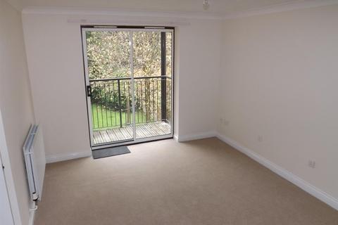 2 bedroom apartment to rent, Warnford Court, Southampton, SO15