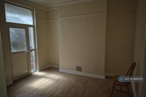 2 bedroom flat to rent, Chepstow Road, Newport, NP19