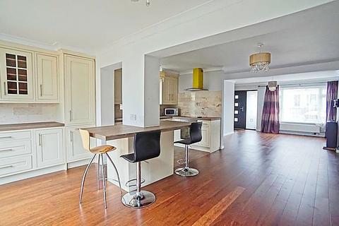 3 bedroom semi-detached house for sale, Roseberry Avenue, Benfleet