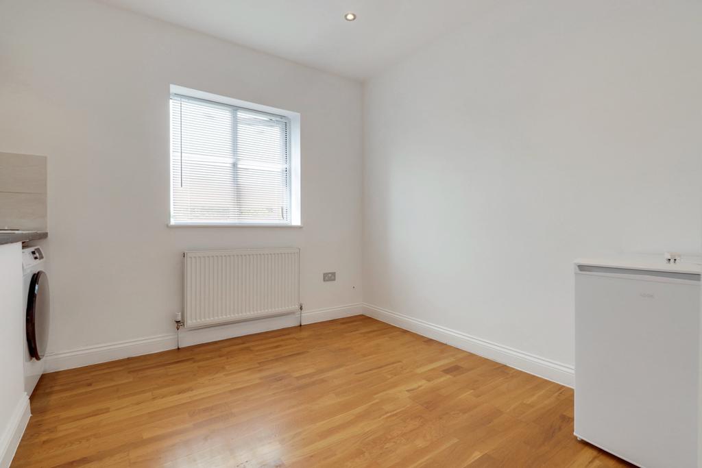 Colin Park Road, Colindale, London... 1 bed apartment - £1,300 pcm (£ ...