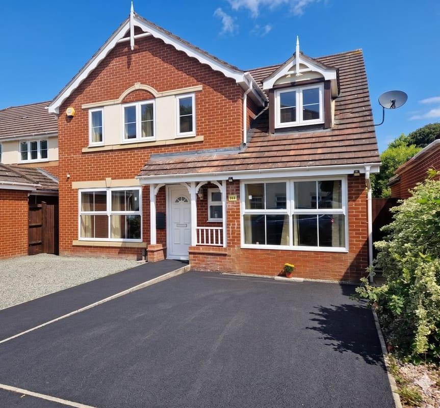 Detached house exterior, driveway