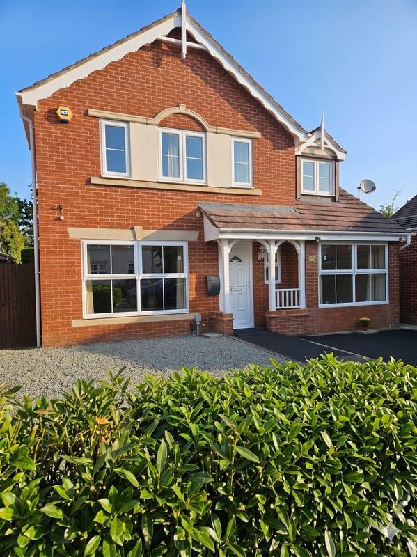 Detached house exterior, garden