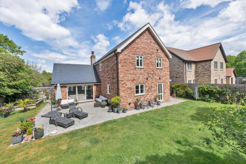 4 bedroom detached house for sale