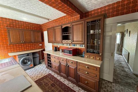 5 bedroom semi-detached house for sale, York Crescent, Wollaston, Stourbridge, DY8 4RT