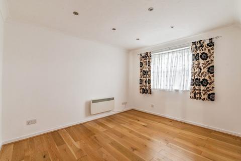 1 bedroom flat for sale, Nairn Court, Dock Road, Tilbury, Essex, RM18