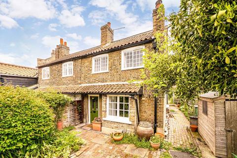 Station Road, Hampton TW12