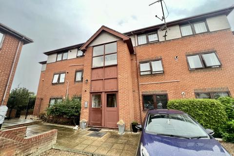 2 bedroom flat to rent, George Hill Road, Broadstairs, Kent, CT10