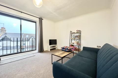 2 bedroom flat to rent, George Hill Road, Broadstairs, Kent, CT10