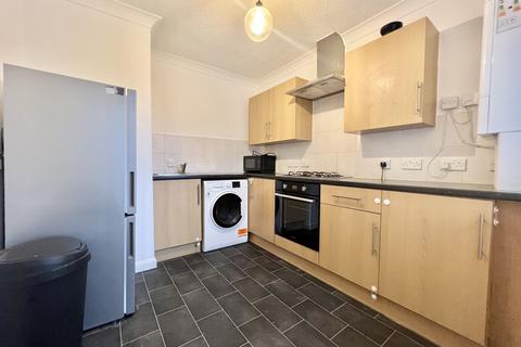 2 bedroom flat to rent, George Hill Road, Broadstairs, Kent, CT10