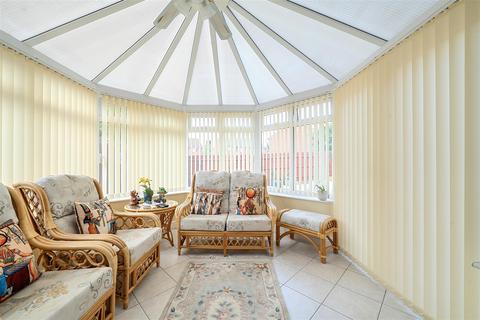 3 bedroom detached house for sale, Azalea Drive, Trowbridge BA14