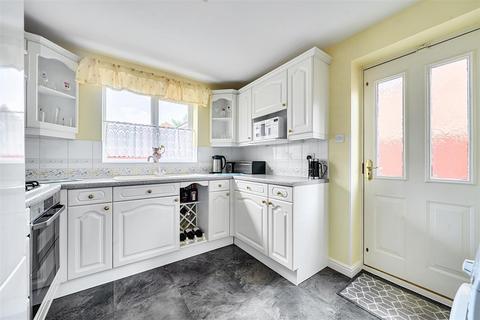 3 bedroom detached house for sale, Azalea Drive, Trowbridge BA14