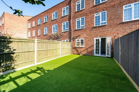 undefined, Blenheim Gardens, Kingston, Kingston upon Thames, KT2