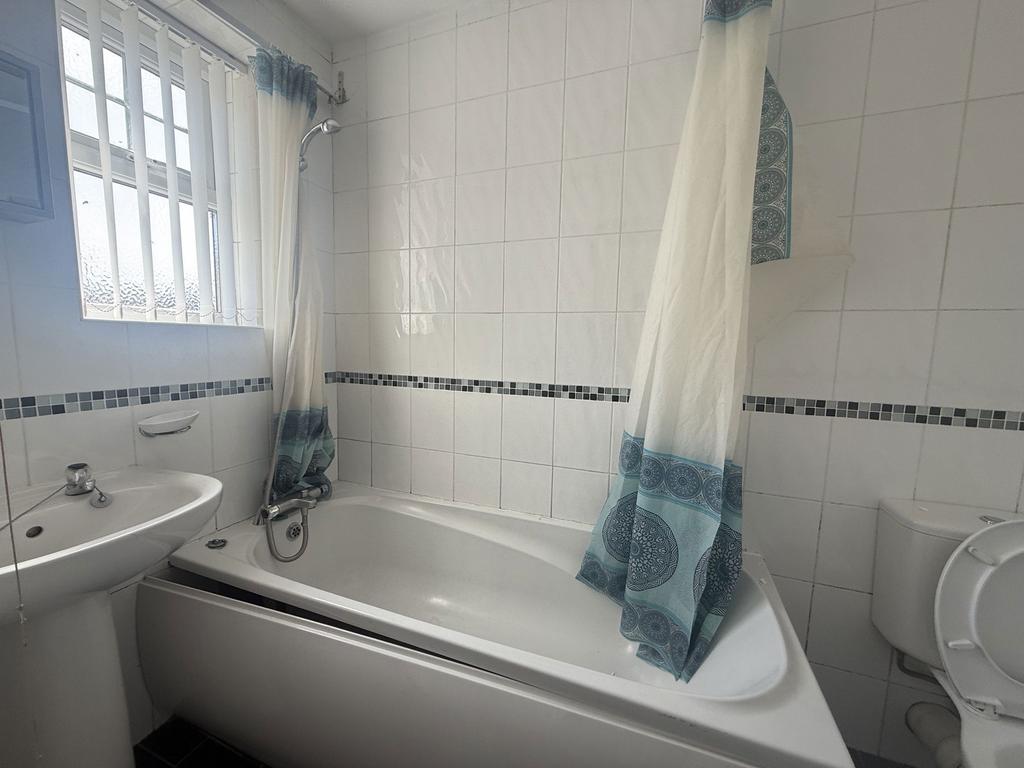 Apartment in Newcastle upon Tyne, Tyne and Wear - View 2