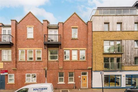 2 bedroom flat to rent, Yukon Road, London SW12