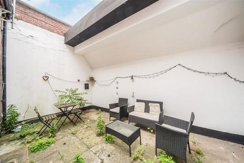 2 bedroom flat to rent, Yukon Road, London SW12