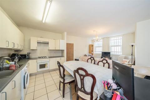 2 bedroom flat to rent, Yukon Road, London SW12