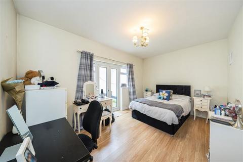 2 bedroom flat to rent, Yukon Road, London SW12