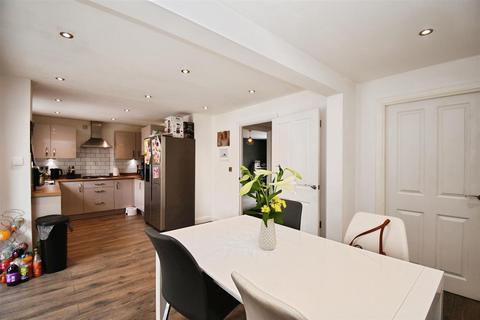 4 bedroom detached house for sale, Petfield Drive, Anlaby, Hull