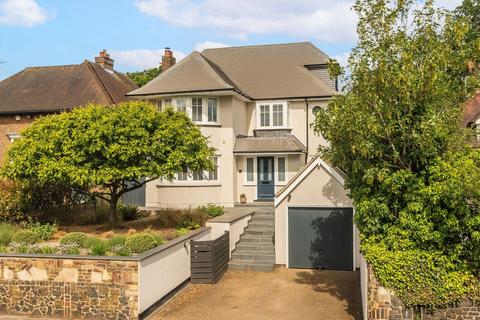 Portsmouth Road, Thames Ditton KT7