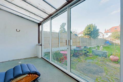 4 bedroom semi-detached house for sale, Walker Drive, Leigh-on-sea SS9