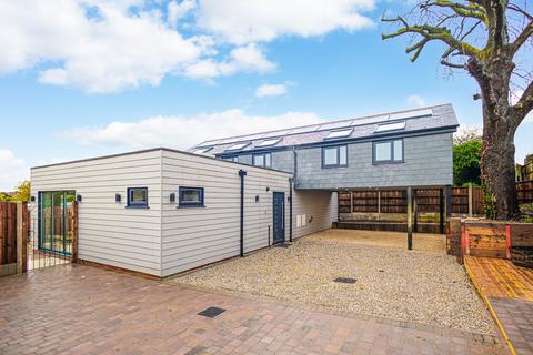 4 bedroom detached house for sale, Rayleigh Road, Leigh-on-sea SS9