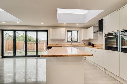 4 bedroom detached house for sale, Rayleigh Road, Leigh-on-sea SS9