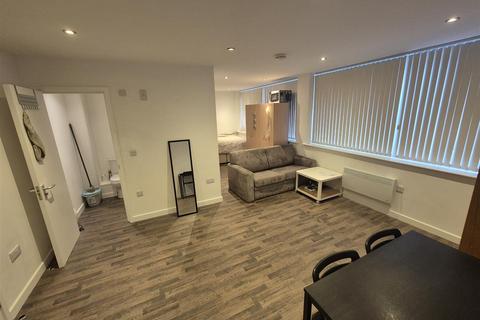 Studio to rent, Christchurch Road, Bournemouth
