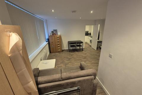 Studio to rent, Christchurch Road, Bournemouth