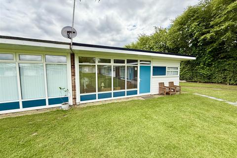 2 bedroom chalet for sale, Broadside Chalet Park, Stalham