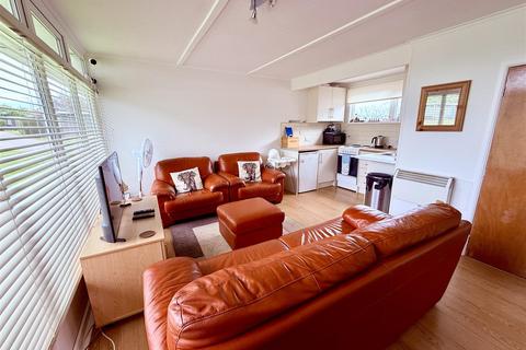 2 bedroom chalet for sale, Broadside Chalet Park, Stalham