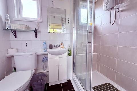 2 bedroom chalet for sale, Broadside Chalet Park, Stalham