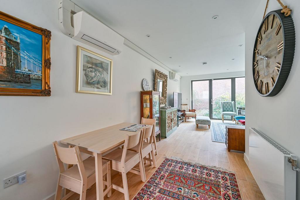 House in London - View 5