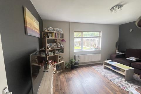 3 bedroom semi-detached house to rent, Pipering Lane, Doncaster DN5